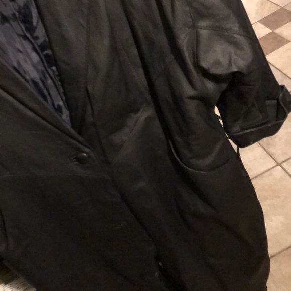 Vintage long leather coat. - Picture 3 of 9